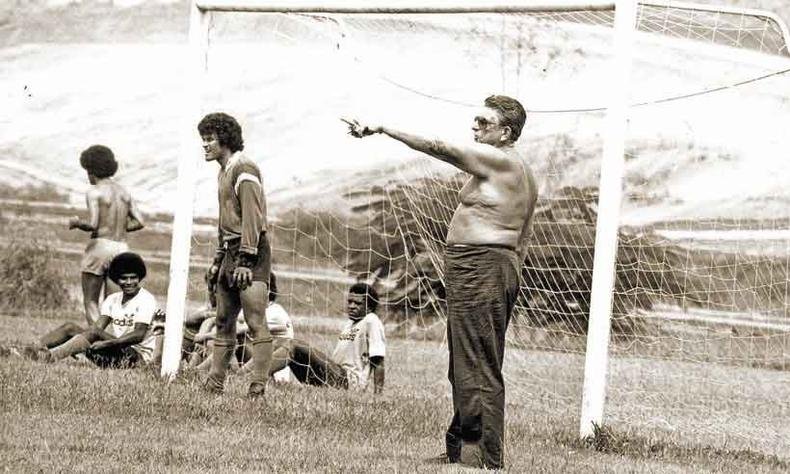 Em sua �ltima passagem pelo futebol, em 1982, comandando o Cruzeiro: idas e vindas nos times mineiros (foto: Arquivo EM/D.A Press %u2013 1/1/1982)