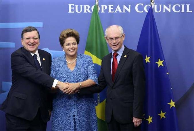 Dilma com os presidentes da Comiss�o Europeia e do Conselho Europeu(foto: REUTERS/Francois Lenoir )
