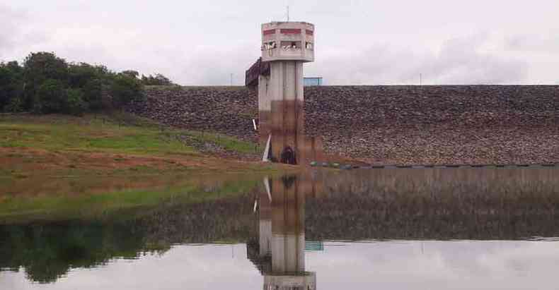 Barragem do Rio Juramento com baixo volume de água: captação no Pacuí é a aposta da Copasa para evitar racionamento, mas rio sofre escassez hídrica (foto: Ponciano Neto/Divulgação - 6/1/18)
