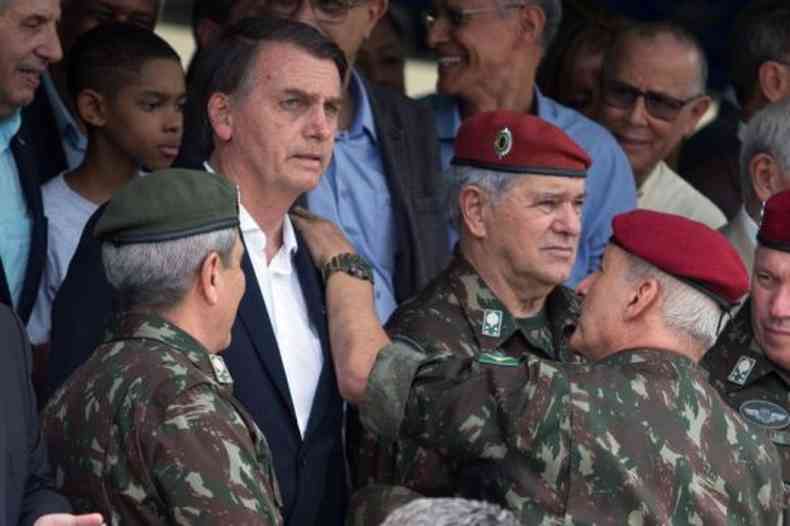Os militares vm tentando pavimentar uma ponte para melhorar as relaes de Bolsonaro com o Judicirio, sobretudo com os ministros do Supremo Tribunal Federal (STF)(foto: Fernando Souza/AFP)