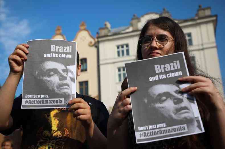 'Brasil e seu palhao. No apenas reze, aja pela Amaznia', diz cartaz em protesto organizado pelo movimento Greve da Juventude pelo Clima. Cracvia (Polnia), agosto de 2019