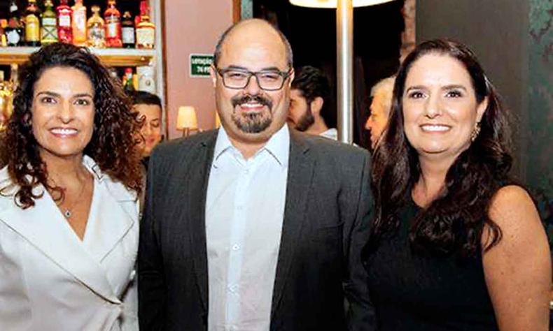 Lizete Ribeiro, o vice-governador eleito, Mateus Simões, e Fernanda Bicalho(foto: Victor Ataíde/Divulgação ) Lizete Ribeiro, o vice-governador eleito, Mateus Simões, Fernanda Bicalho