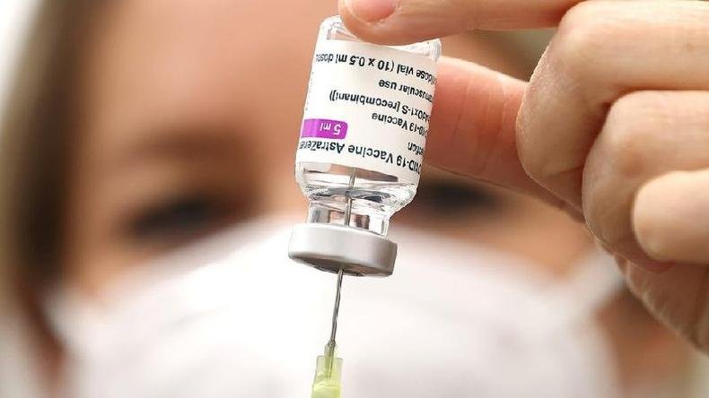 Por ora, Brasil segue discutindo a possibilidade de fornecer uma terceira dose para a popula��o mais vulner�vel, como idosos e indiv�duos com o sistema imune comprometido(foto: Reuters)