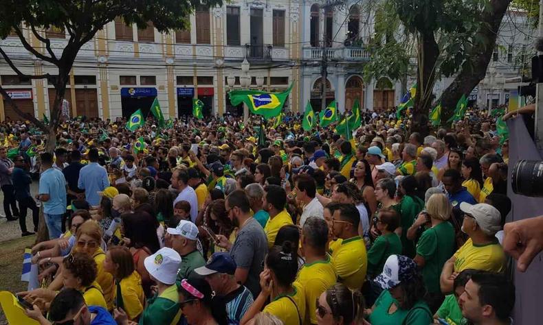 Praa de Juiz de Fora cheia de apoiadores de Bolsonaro 