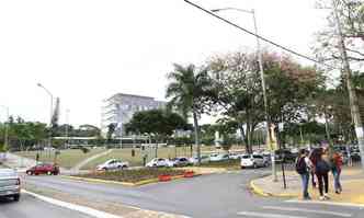 A Universidade Federal de Minas Gerais segue na lista, mas reitor no considera os critrios justos (foto: Rodrigo Clemente/EM/DA Press - 21/10/2014)
