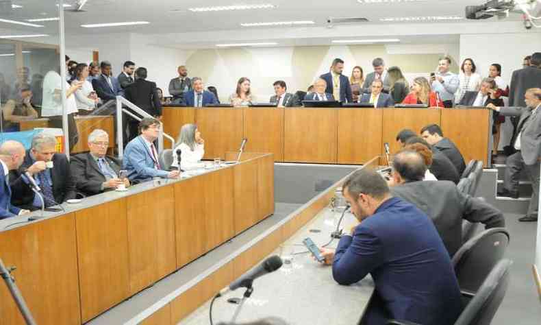 Comisso de Fiscalizao Financeira e Oramentria da ALMG aprovou o projeto de reajuste nos salrios dos servidores da segurana pblica em Minas Gerais(foto: Juarez Rodrigues/ EM/ D.A Press)