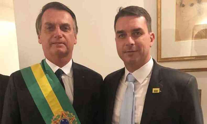 Jair Bolsonaro e Flvio Bolsonaro(foto: Reproduo da internet/Facebook/Flvio Bolsonaro)