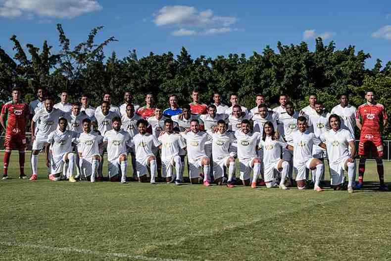 Conceio trabalhou com elenco grande na primeira parte da temporada(foto: Gustavo Aleixo/Cruzeiro)