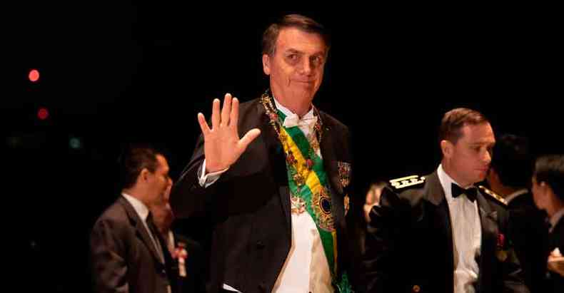 Em visita ao Japo, o presidente Jair Bolsonaro disse que caber ao filho Eduardo decidir se ir para embaixada ou ficar na liderana do PSL (foto: PIERRE EMMANUEL DELETREE/AFP)