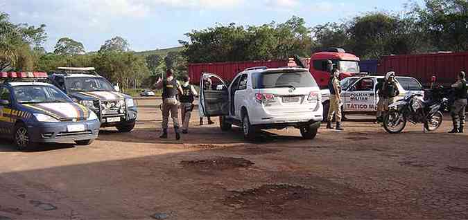 Toyota Hilux roubada no estacionamento de uma agncia de carros em Juiz de Fora (foto: Divulgao PRF)