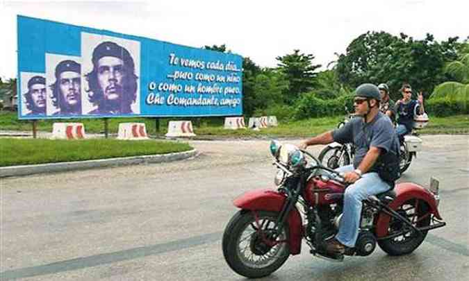 Filho caula de Che, Ernesto Guevara March, durante circuito turstico em motos Harley-Davidson (foto: Adalberto Roque/AFP/Getty Images)