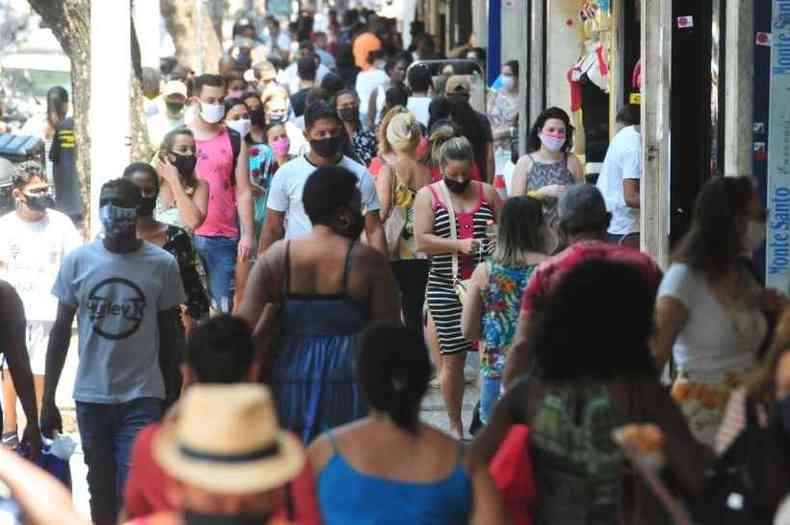 Movimento de pedestres no Centro est intenso, mas menor do que em agosto(foto: Gladyston Rodrigues/EM/D.A.Press)