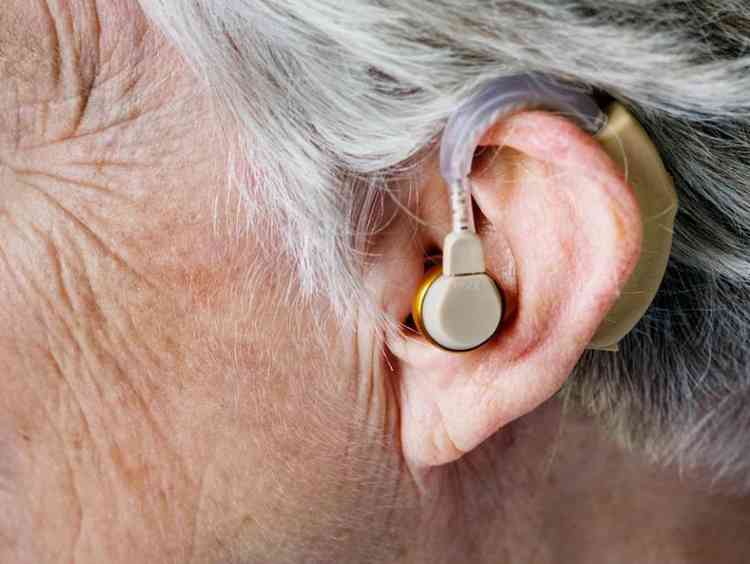 Um estudo de acompanhamento est em andamento para analisar os efeitos a longo prazo da interveno auditiva sobre a cognio e outros desfechos