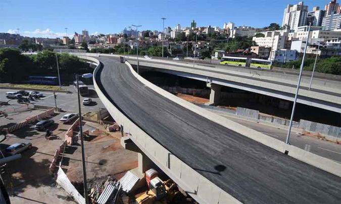 Novo elevado está praticamente pronto, mas faltam detalhes como sinalização e iluminação (foto: Alexandre Guzanshe/EM/DA Pres) Novo elevado está praticamente pronto, mas faltam detalhes como sinalização e iluminação (foto: Alexandre Guzanshe/EM/DA Pres)