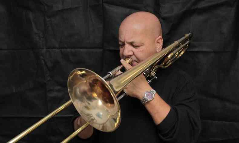 Trombonista conhecido como Toninho Trombone, morreu vtima da COVID-19(foto: Redes Sociais/Reproduo)