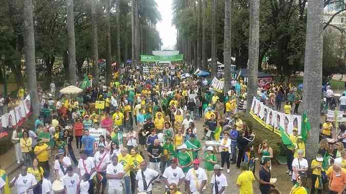 Protesto, convocado pelo movimento 'Vem pra Rua', rene milhares de pessoas neste domingo, 31Edsio Ferreira/EM/D.A.Press