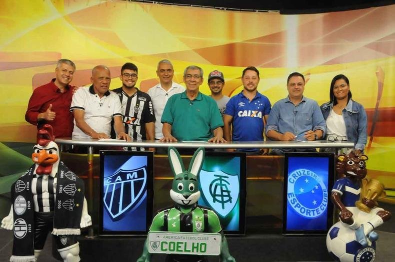 Na Bancada Democrática do programa 'Alterosa Esporte', Jair Bala (C) falava sobre o América com a autoridade de ex-craque do futebol e uma boa pitada de humor(foto: Paulo Filgueiras/EM/D.A Press 6/9/19) Jair Bala na Bancada Democrática