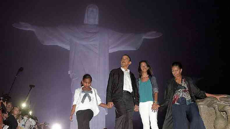No livro de memrias, Obama relata visita que fez ao Cristo Redentor com a famlia(foto: Getty Images)