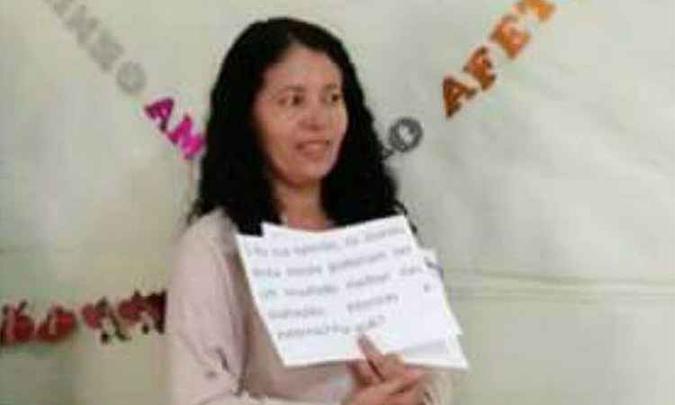 Foto da professora Dileusa foi divulgada nas redes sociais na tentativa de encontrá-la(foto: Reprodução da internet/Facebook) Foto da professora Dileusa foi divulgada nas redes sociais na tentativa de encontrá-la(foto: Reprodução da internet/Facebook)