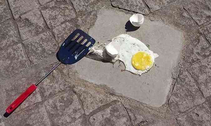 Aps sensao trmica de 57 C, prefeito argentino frita ovo em calada(foto: AFP PHOTO/NA )