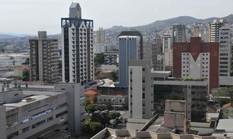 Vista do Bairro Santa Efignia e ao fundo Pico Belo Horizonte.