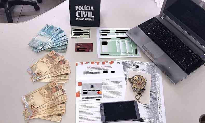 Computador, dinheiro, celular e documentos apreendidos na casa da suspeita sero periciados