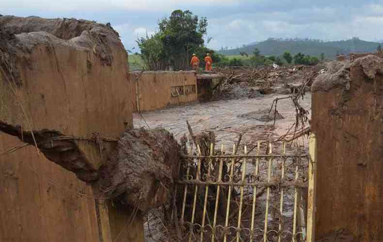 Distrito de Bento Rodrigues, em Mariana, atingido pelo rompimento de barragem de rejeitos da mineradora Samarco(foto: Antonio Cruz/ Arquivo Agncia Brasil)