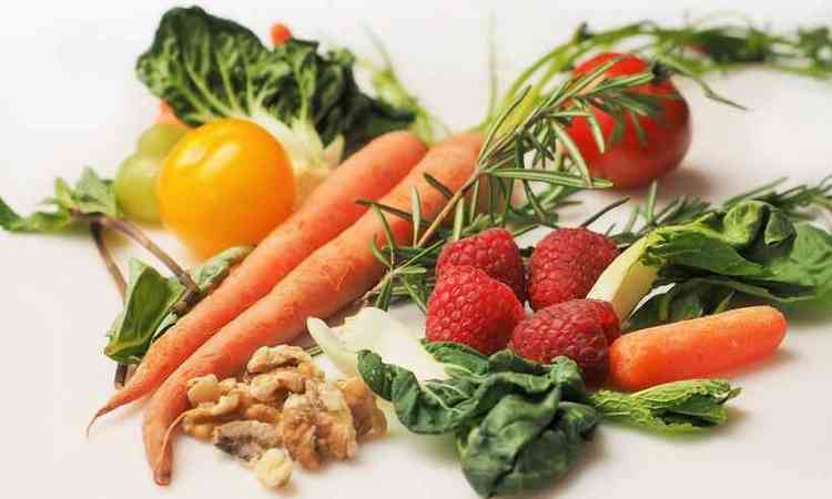 frutas, legumes, vegetais e castanhas
