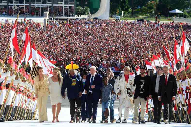 O presidente Lula sobe a rampa do Palcio do Planalto no dia da posse para o seu terceiro mandato