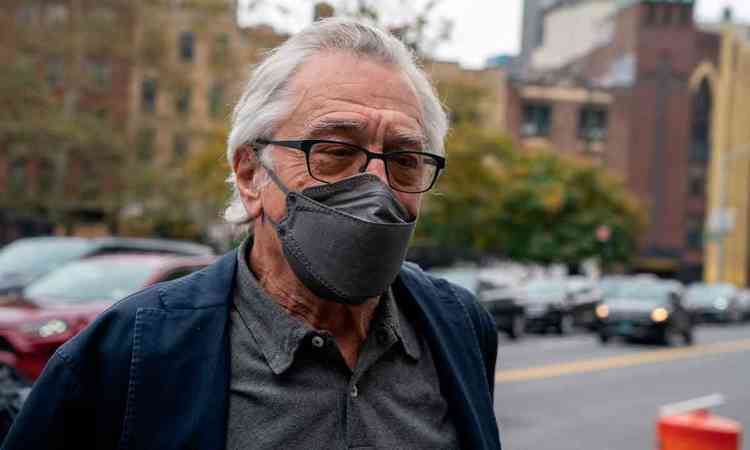 ator Robert De Niro chega ao tribunal de NY para julgamento
