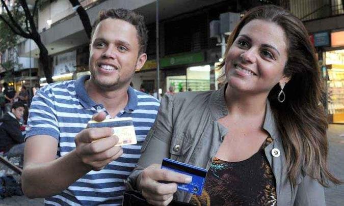 Soraia Oliveira, com o marido �dipo, definiu limite de gasto para n�o voltar a se endividar(foto: Gladyston Rodrigues/EM/DA Press)