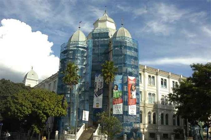 As obras na parte externa redescobrem estilos originais do prédio(foto: Marcos Vieira/EM/D.A Press) As obras na parte externa redescobrem estilos originais do prédio(foto: Marcos Vieira/EM/D.A Press)