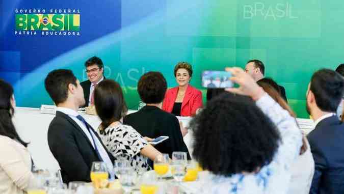 Presidente Dilma Rousseff durante caf da manh com jornalistas-setoristas do Palcio do Planalto (foto: Ichiro Guerra/PR)