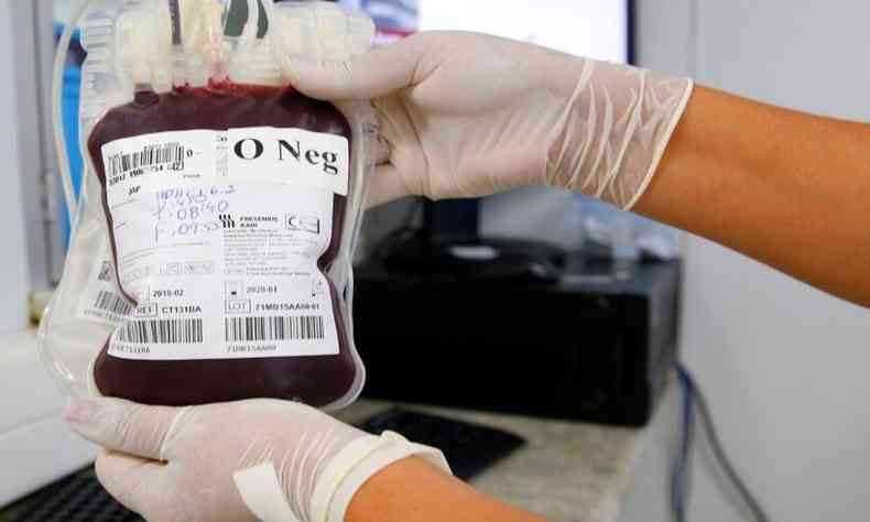 Pessoas com o tipo O negativo so consideradas doadoras universais, ou seja, podem doar sangue para pacientes de todos os demais tipos(foto: Adair Gomez - Hemominas/Divulgao )