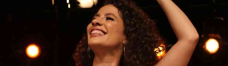 Recm-formada em canto popular, Laura Souza interpretar repertrio de Clara Nunes acompanhada por seis msicos