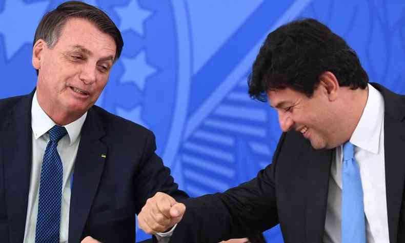 Mandetta (dir.) deixou o Ministrio da Sade em abril do ano passado, aps choques com Bolsonaro(foto: AFP / EVARISTO SA)