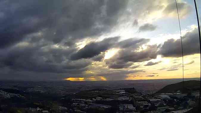 Alerta de chuvas localizadas e com vento at 8h de quarta(foto: Comdec/Divulgao)