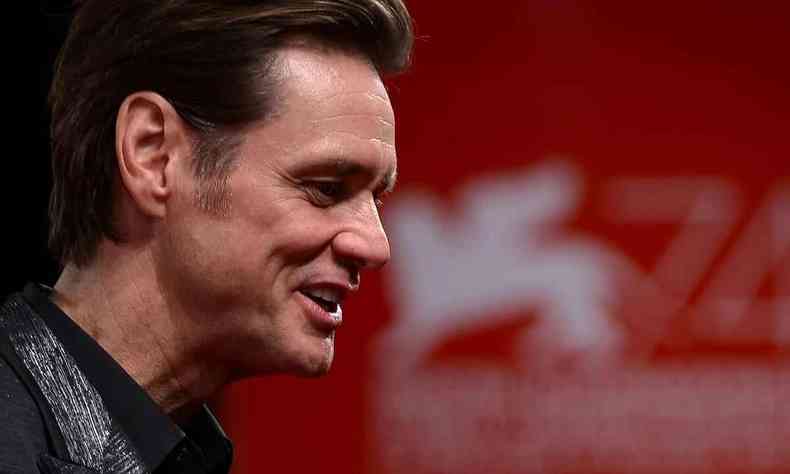 Jim Carrey de perfil