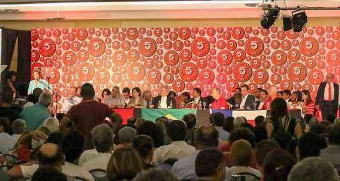 Principais nomes da legenda participaram congresso, que acabou sem consolidar discursos de setores insatisfeitos com o governo(foto: Cleber Sandes/Coofiav/Ag. O Globo. Salvador )