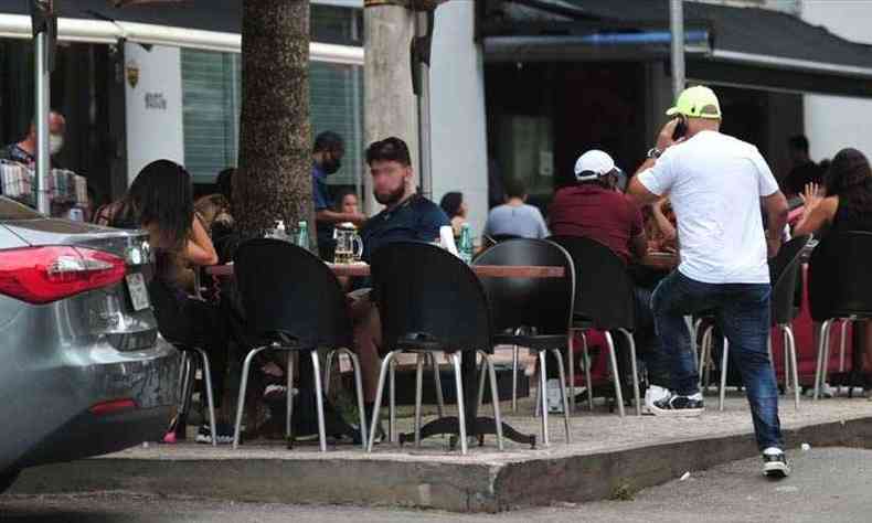 Consumo de bebidas alcolicas nos bares e adjacncias est proibido pela Prefeitura de Nova Lima(foto: Alexandre Guzanshe/EM/D.A Press)