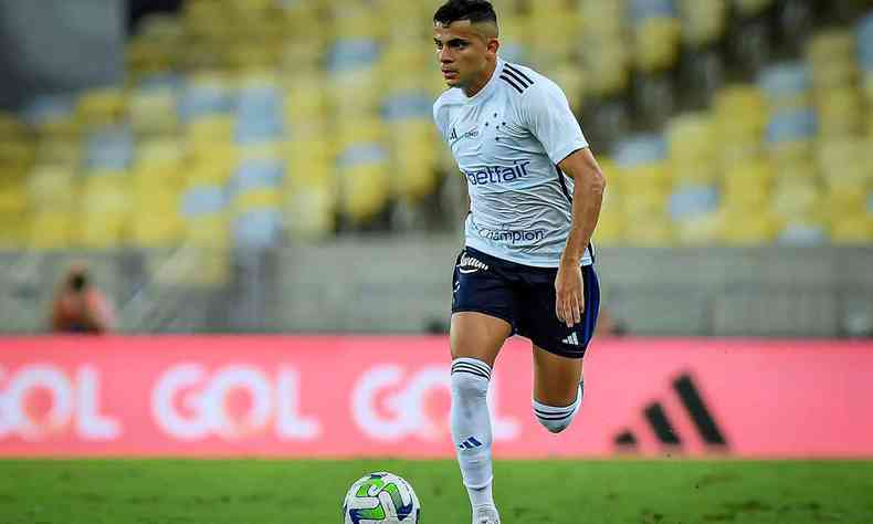 Cruzeiro apresenta o atacante Wesley