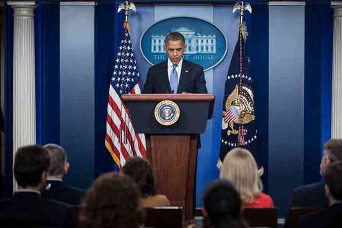 Obama conversava com a imprensa na Casa Branca, enquanto Sandy se aproximava de Nova York(foto: AFP PHOTO/Brendan SMIALOWSKI )