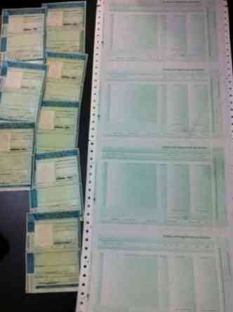 Polcia apreendeu documentos em branco para montagem(foto: Polcia Civil/Divulgao)