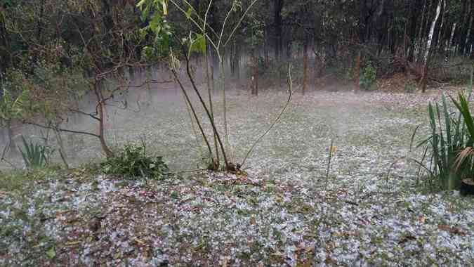 Depois do forte calor na Grande BH, chuva veio acompanhado de rajadas de vento e granizo em Casa Branca, BrumadinhoRodrigo Dayrell/Divulgao