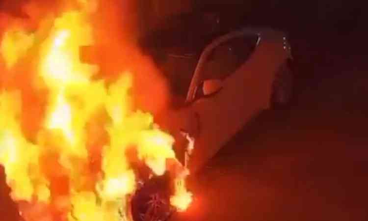 Jaguar pegando fogo