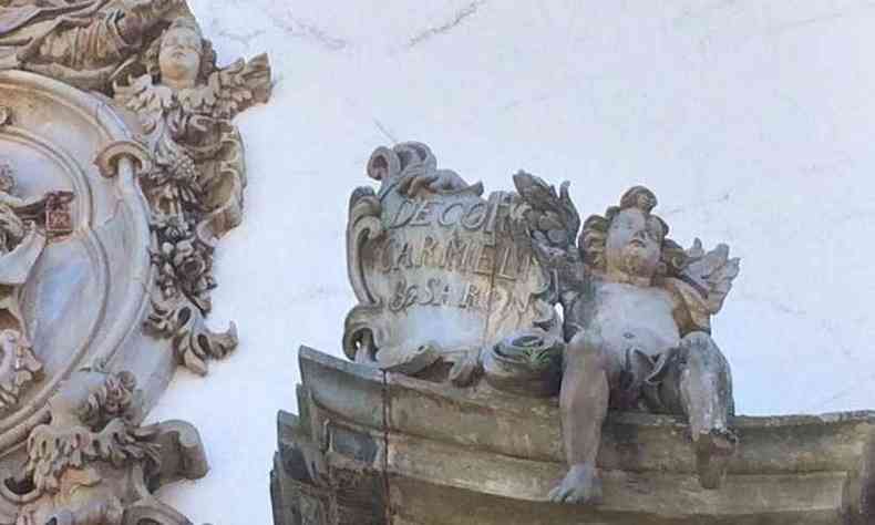 Escultura fica na fachada da igreja, tombada pelo Iphan(foto: Reproduo da Internet/Facebook)