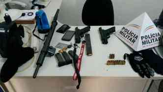 Armas usadas no crime foram encontradas em uma fazenda no Vale do Mucuri(foto: Polcia Militar/ Divulgao)