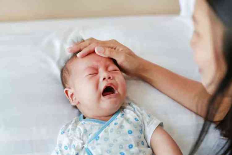 Contato pele a pele com o beb nas primeiras semanas de vida junto aos seus responsveis pode fazer com que os episdios de choro sejam menores durante o crescimento