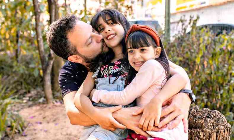 O executivo Fernando Dias, de 40 anos, pai de Gabriela, de 6, e de Eduarda, de 9, diz que todas as decises passam pelo bem-estar das filhas(foto: Duda Fotos/Divulgao)