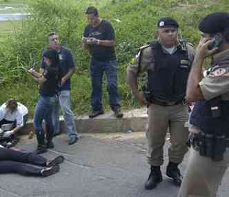 A percia constatou que a mulher foi morta com um tiro na cabea(foto: Cristina Horta/EM/D.A.Press)